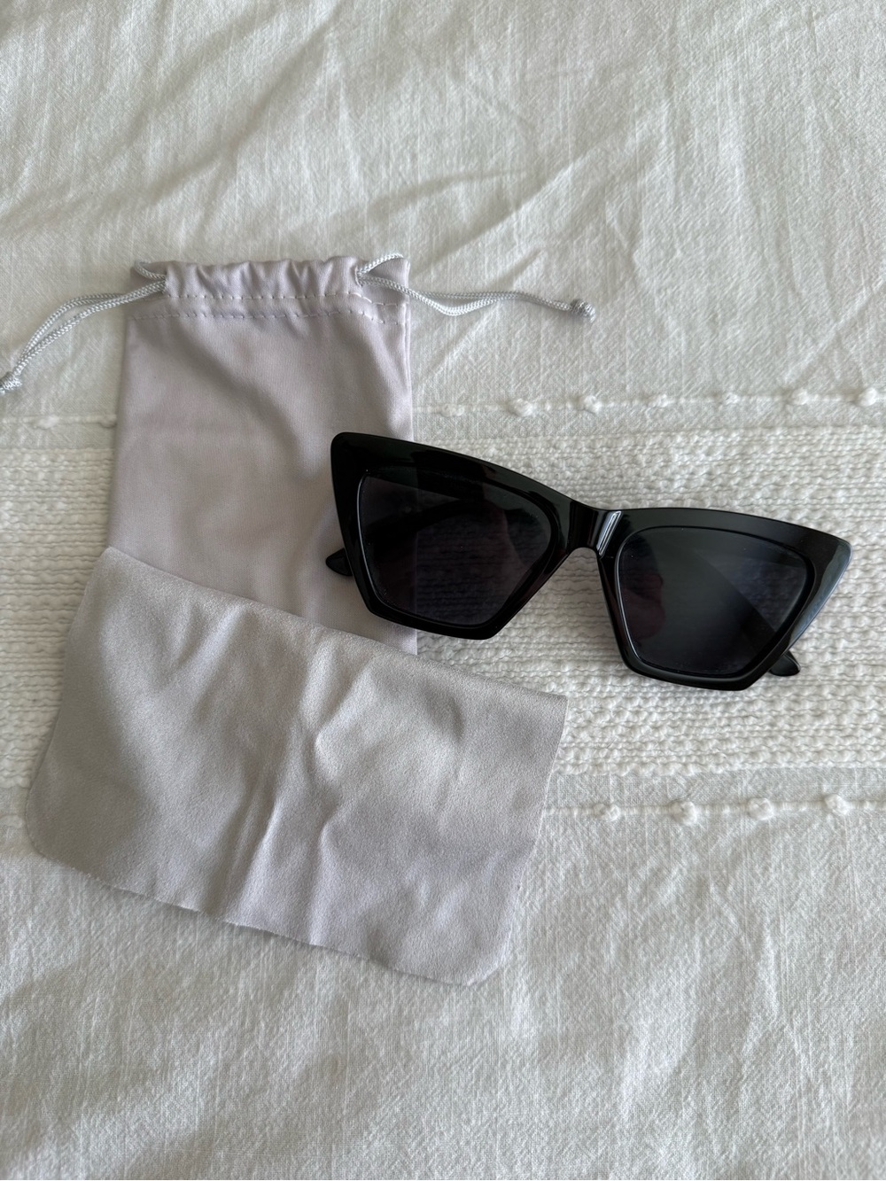 Classic Black Cat-Eye Sunglasses